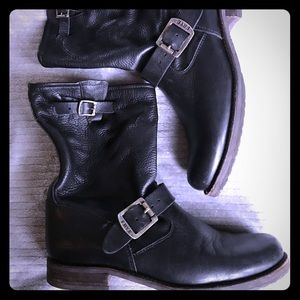 Frye Boots size 9 Women’s Veronica short in black